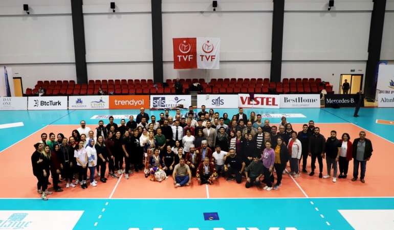 ALANYA BELEDİYESİ ZEYBEK KURSLARI BAŞLADI