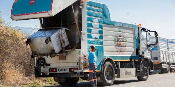 ALANYA’NIN TEMİZLİĞİNE KADIN ELİ DEĞDİ