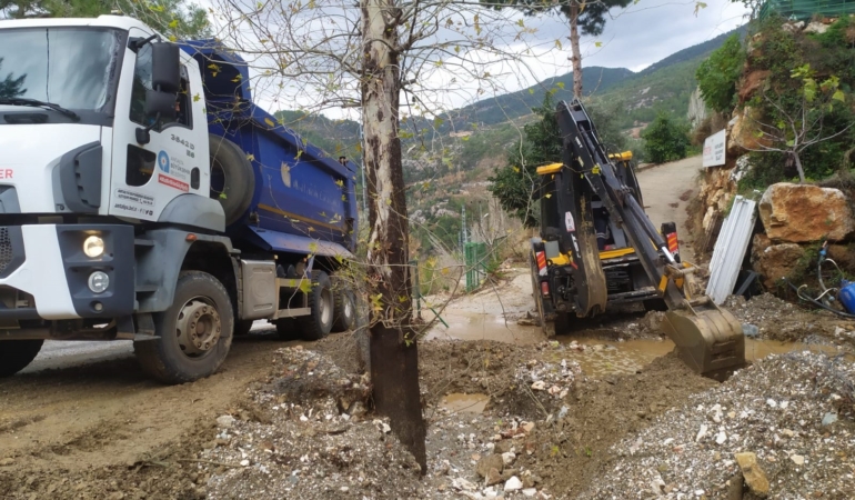 Alanya’da kapanan yollara anında müdahale