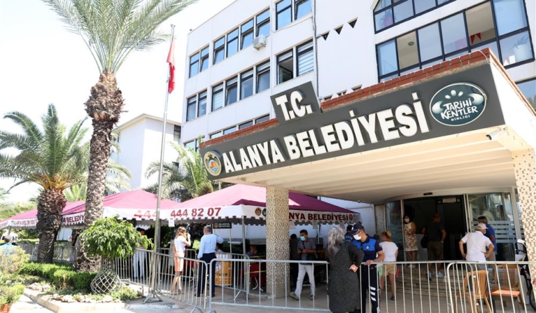 ALANYA BELEDİYESİ BORÇLARINI KAPATIYOR  TARİHE GEÇEN HİZMETLERE İMZA ATIYOR