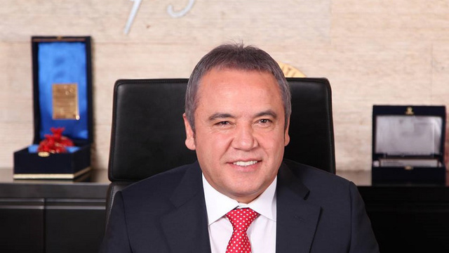 Muhittin Böcek, kesenin ağzını açtı! Antalya Büyükşehir’de en düşük işçi maaşı belli oldu