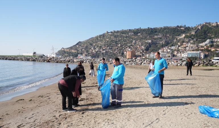 ALANYA’DA DÖRT MEVSİM TEMİZ DENİZ