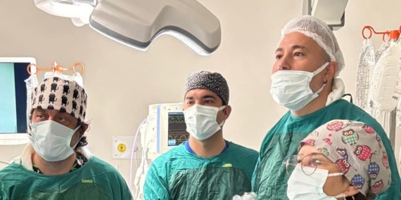 ALANYA’DA PROSTAT KANSERİ AMELİYATI İLK KEZ LAPAROSKOPİK YÖNTEMLE YAPILDI