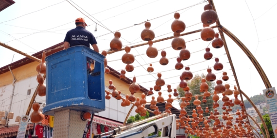 ENGELLİ BİREYLERİN EMEKLERİYLE OLUŞTURULAN KABAK SOKAĞI IŞIL IŞIL PARLAYACAK
