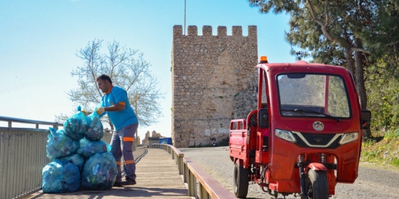 ALANYA BELEDİYESİ BAYRAM BOYUNCA 5 TONA YAKIN ATIK TOPLADI