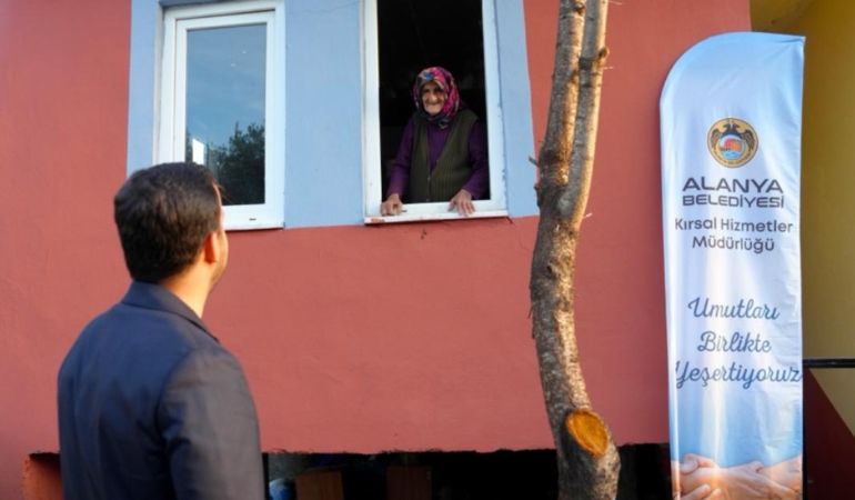 ALANYA BELEDİYESİ İHTİYAÇ SAHİBİ AİLENİN EVİNİ YENİLEDİ