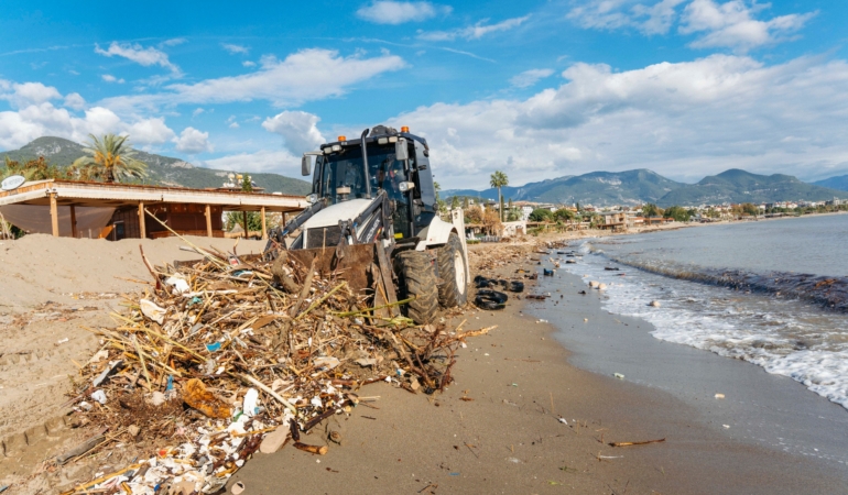 ALANYA BELEDİYESİ’NDEN AŞIRI YAĞIŞLAR SONRASI YOĞUN TEMİZLİK SEFERBERLİĞİ