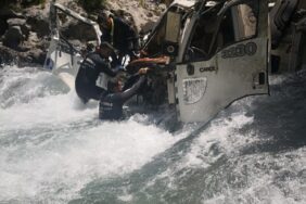 Devrilen-kamyondaki-1-kisi-Alara-Cayinin-sularina-kapilarak-kayboldu-b00919bc6d9d000d31e42ea6b5103a47