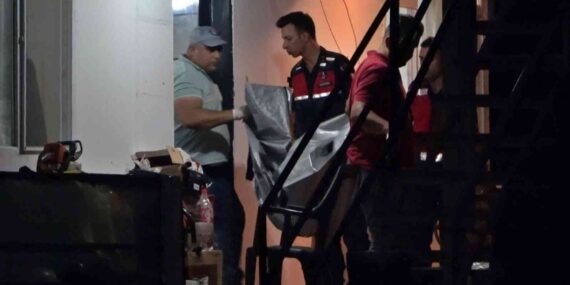 Eşini ve 2 çocuğunu öldürüp kendini yaralayan şahıs hastanede öldü